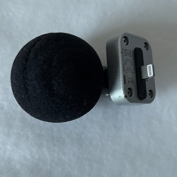 Shure MOTIV MV88 Digital Stereo Condenser Microphone for iPhone (Lightning) - Picture 11 of 16